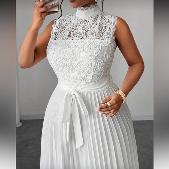 Elegant White Lace Evening Gown - Picture 6 of 7